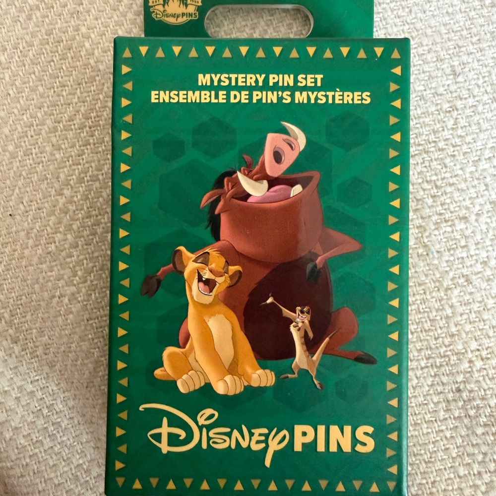 Disney lion king mystery Pin Collection Box unopened